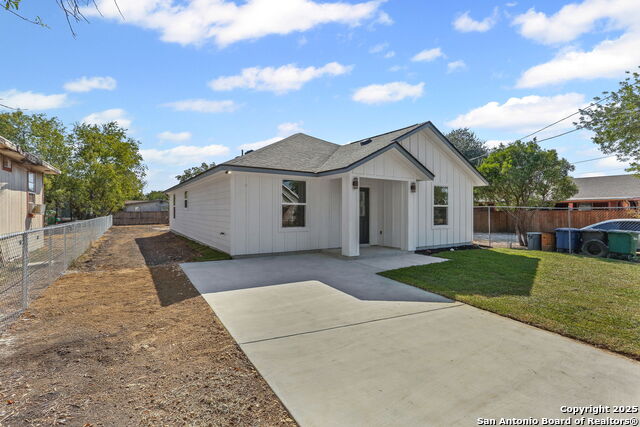 Image 3 of 24 For 322 Spaatz