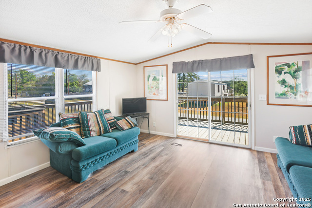 Image 11 of 22 For 716 Lakeshore Drive South