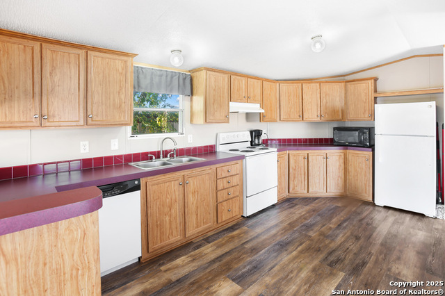 Image 12 of 22 For 716 Lakeshore Drive South