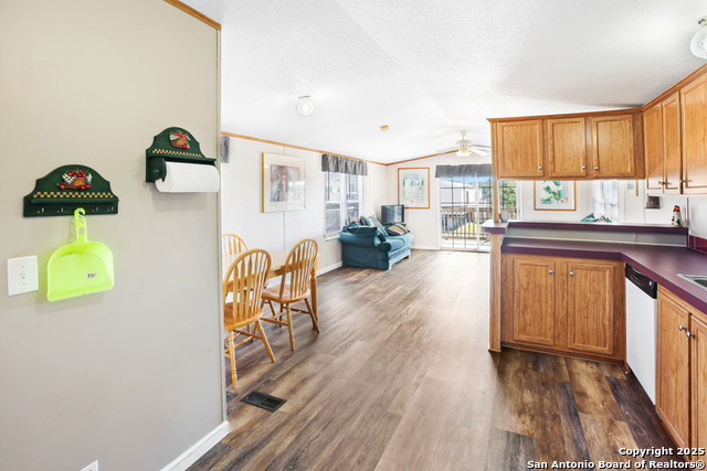 Image 13 of 22 For 716 Lakeshore Drive South