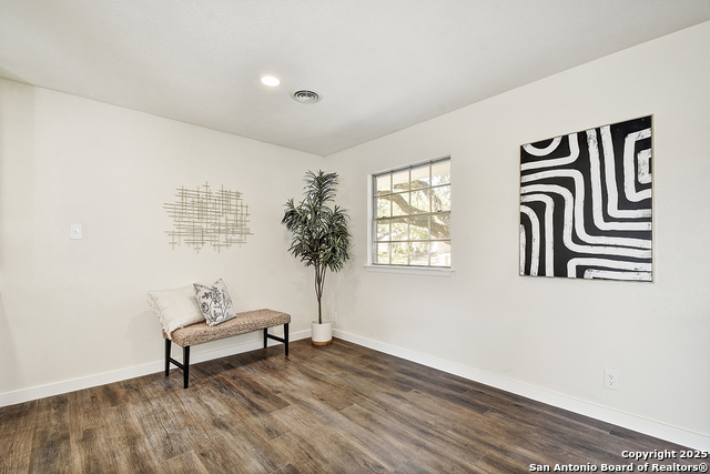 Image 10 of 33 For 1022 Mount Eden Drive