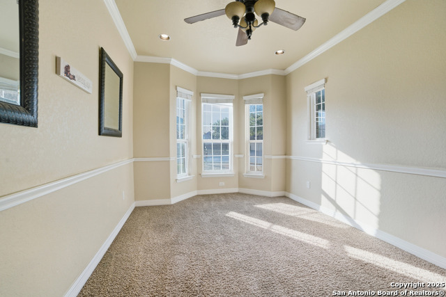 Listing photo id 8 for 5035 Thymus  