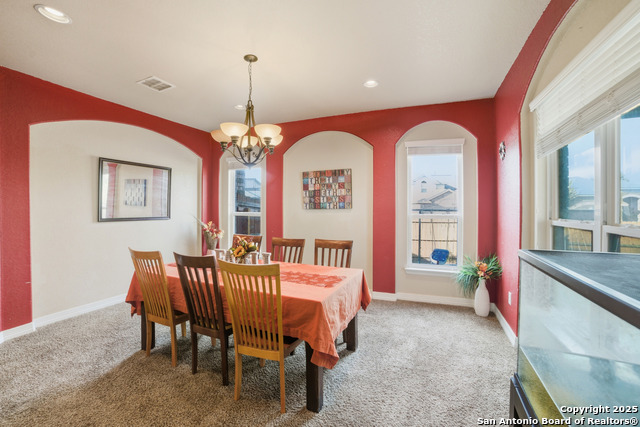 Listing photo id 11 for 5035 Thymus  