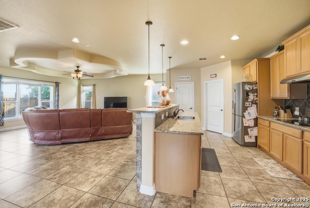 Listing photo id 12 for 5035 Thymus  