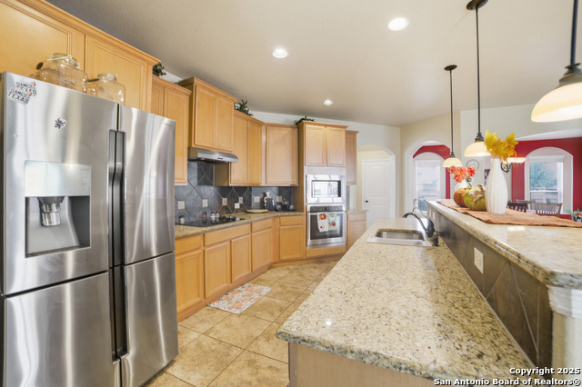 Listing photo id 13 for 5035 Thymus  