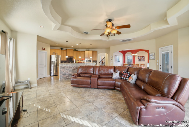 Listing photo id 16 for 5035 Thymus  