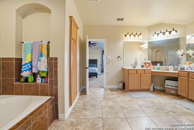 Listing photo id 19 for 5035 Thymus  