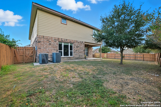 Listing photo id 27 for 5035 Thymus  