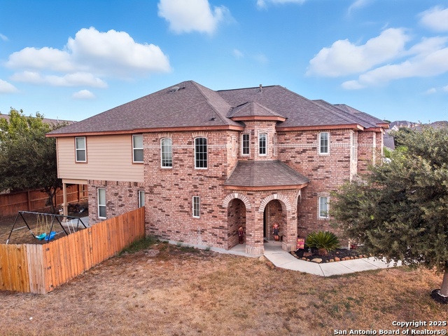 Listing photo id 1 for 5035 Thymus  