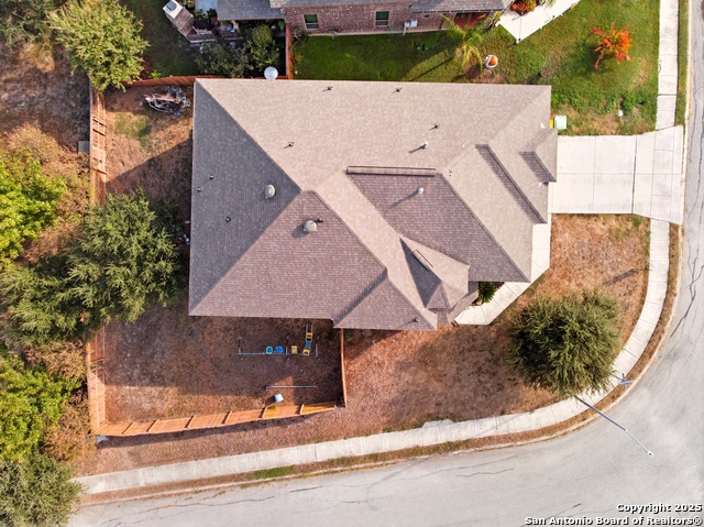 Listing photo id 30 for 5035 Thymus  