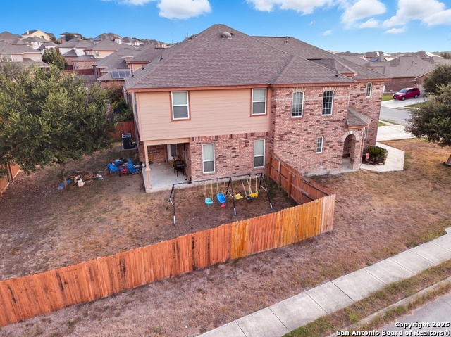 Listing photo id 31 for 5035 Thymus  