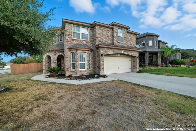 Listing photo id 3 for 5035 Thymus  