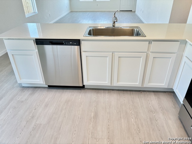 Listing photo id 9 for 5726 Willow Point