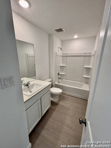 Listing photo id 15 for 5726 Willow Point