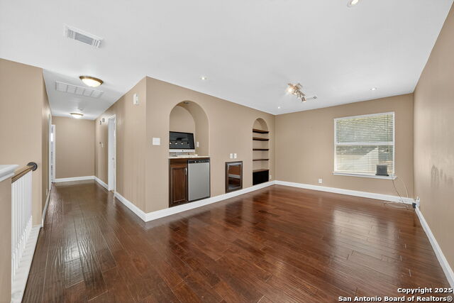 Image 27 of 35 For 6718 Grove Creek Dr