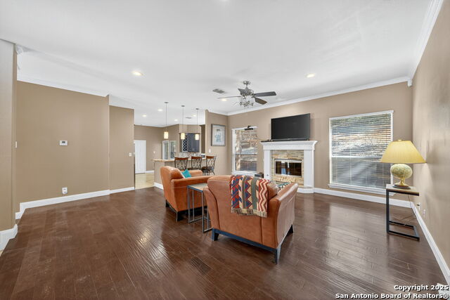 Image 4 of 35 For 6718 Grove Creek Dr