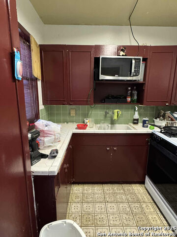 Image 10 of 26 For 727 Carney St