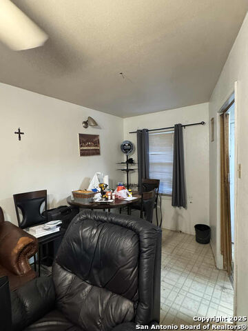 Image 13 of 26 For 727 Carney St