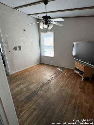 Image 18 of 26 For 727 Carney St