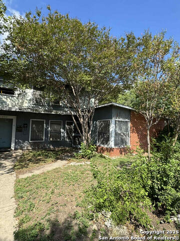 Image 2 of 26 For 727 Carney St