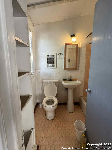 Image 21 of 26 For 727 Carney St