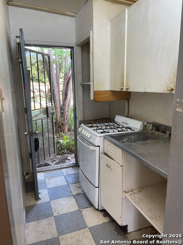 Image 25 of 26 For 727 Carney St