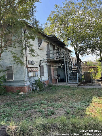 Image 3 of 26 For 727 Carney St