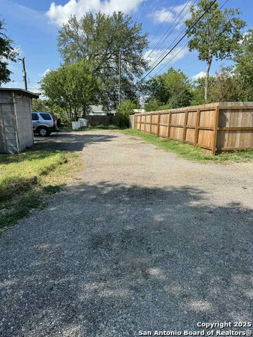 Image 7 of 26 For 727 Carney St