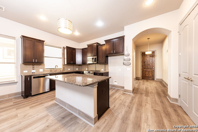 Image 7 of 28 For 636 Carriage House