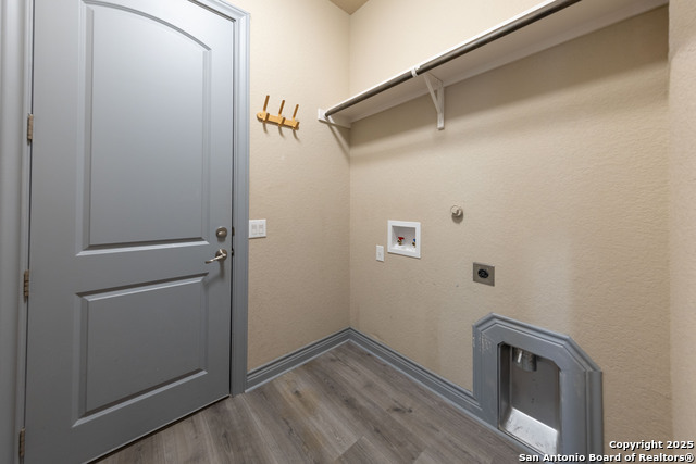 Image 15 of 27 For 636 Carriage House  30