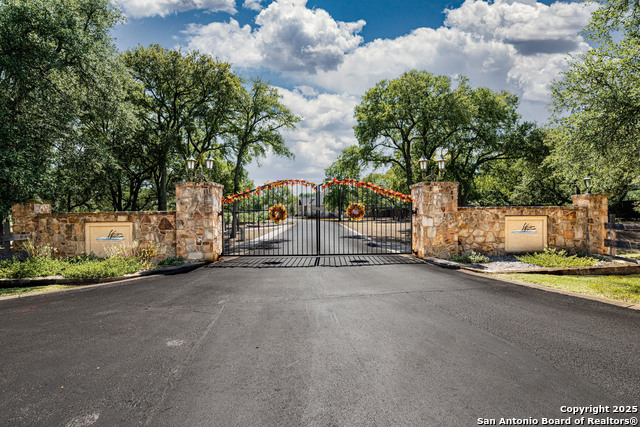 Image 2 of 27 For 636 Carriage House  30