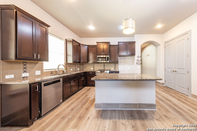 Image 8 of 27 For 636 Carriage House  30