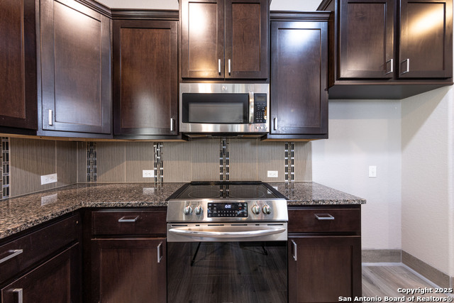 Image 9 of 27 For 636 Carriage House  30