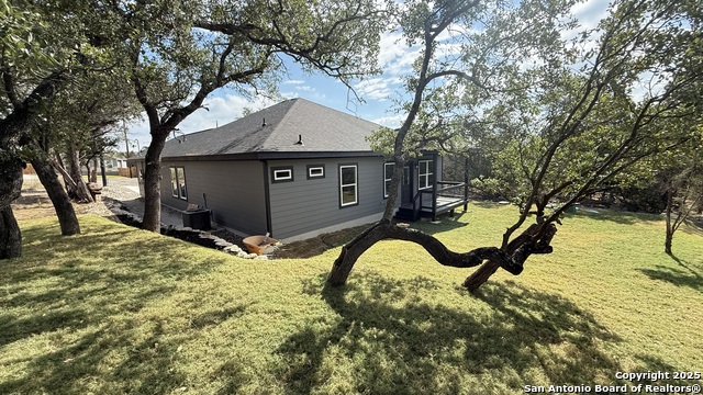 Listing photo id 8 for 124 Lookout Ct