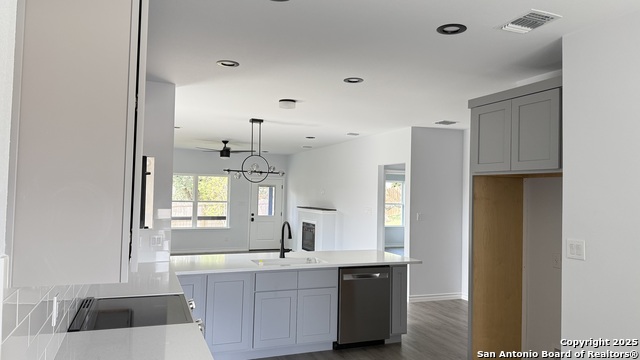 Listing photo id 13 for 124 Lookout Ct