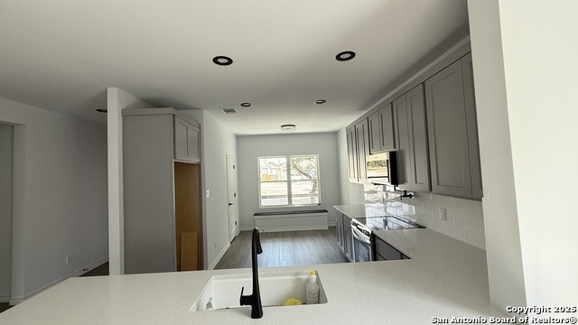 Listing photo id 14 for 124 Lookout Ct
