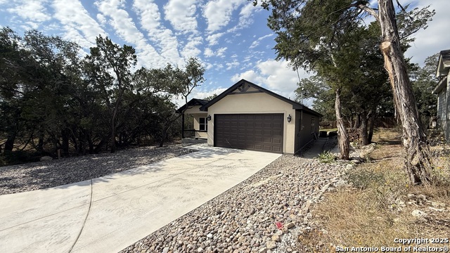 Listing photo id 0 for 124 Lookout Ct