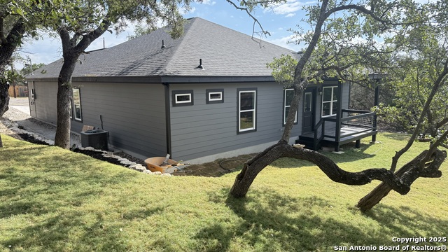 Listing photo id 5 for 124 Lookout Ct