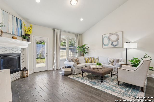 Image 2 of 40 For 706 Jett Stream