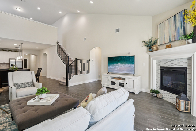 Image 3 of 40 For 706 Jett Stream