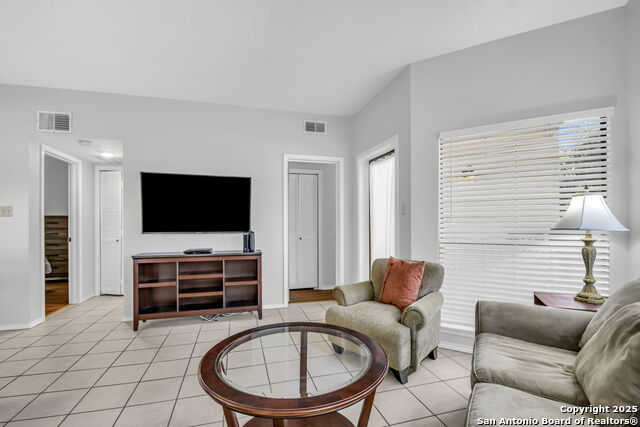 Image 11 of 21 For 401 Lincoln W Apt A101