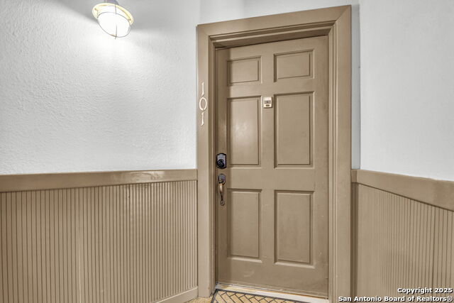 Image 4 of 21 For 401 Lincoln W Apt A101