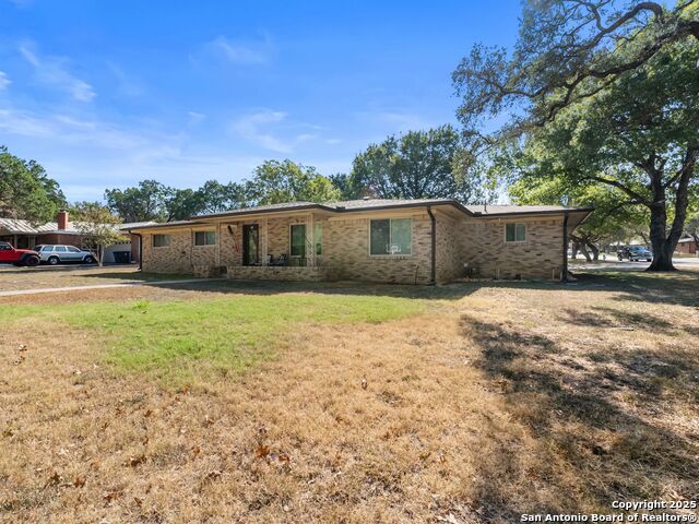 Listing photo id 3 for 2 Ridge  