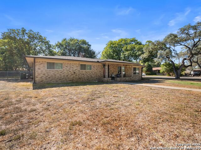 Listing photo id 4 for 2 Ridge  