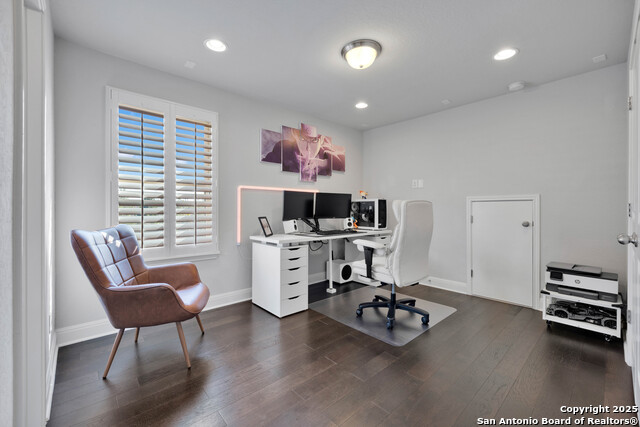 Image 32 of 56 For 8503 Desert Cove