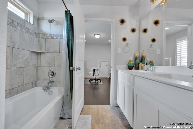 Image 34 of 56 For 8503 Desert Cove