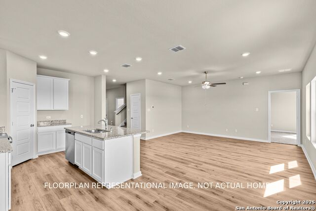 Listing photo id 9 for 3015 Wembley Way