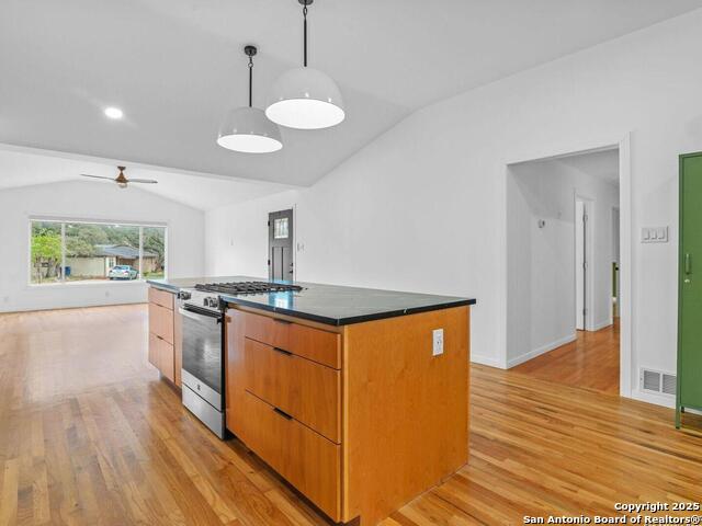 Image 16 of 37 For 17303 Blue Rock