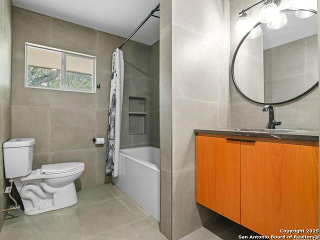 Image 28 of 37 For 17303 Blue Rock