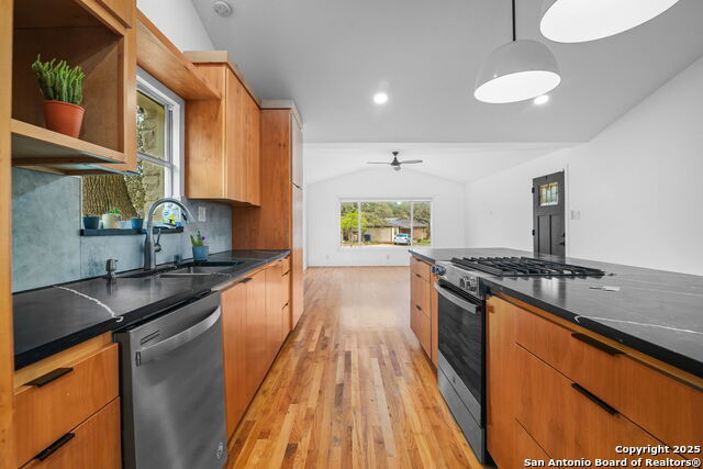 Image 34 of 37 For 17303 Blue Rock